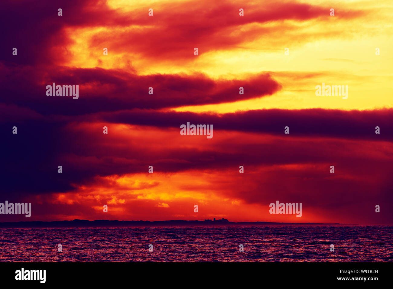 Norderney, Weststrand, Meer, Himmel, Wolken, Sonnenuntergang, Insel Juist, blaue Stunde Stock Photo