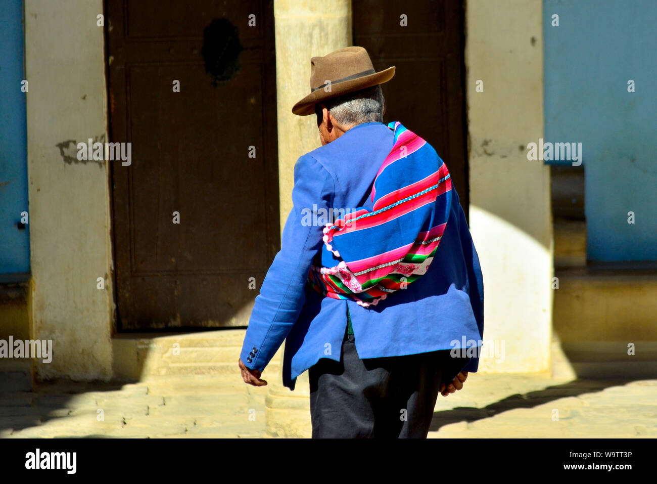Traditional dress man bolivia hi-res stock photography and images - Alamy