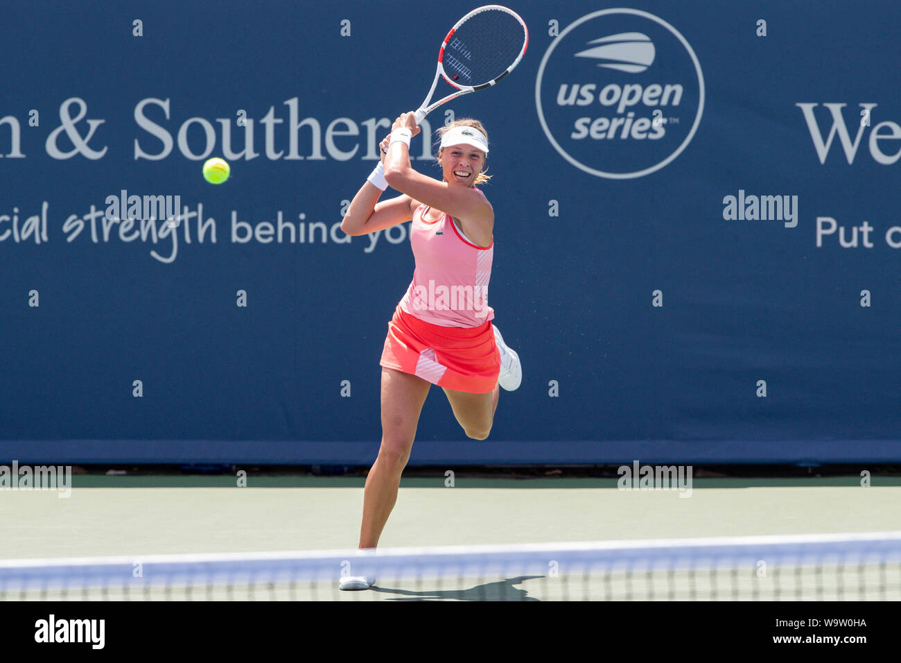 Mason, Ohio, USA. 15th Aug, 2019. Anett Kontaveit (EST) hits a backhand shot during Thursday's round of the Western and Southern Open at the Lindner Family Tennis Center, Mason, Oh. Credit: Scott Stuart/ZUMA Wire/Alamy Live News Stock Photo