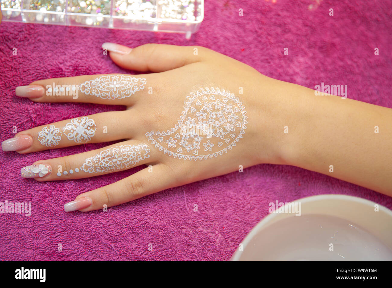Henna Patterns On Hands Stock Photos \u0026 Henna Patterns On
