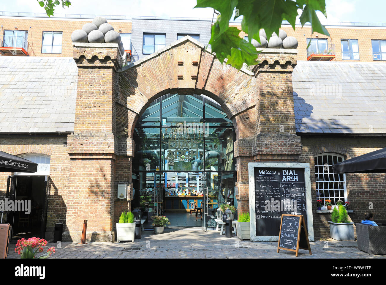 Young's Dial Arch pub on Dial Square, the site of a former gun machining factory, built in 1717-20,  in Woolwich Arsenal, in SE London, UK Stock Photo