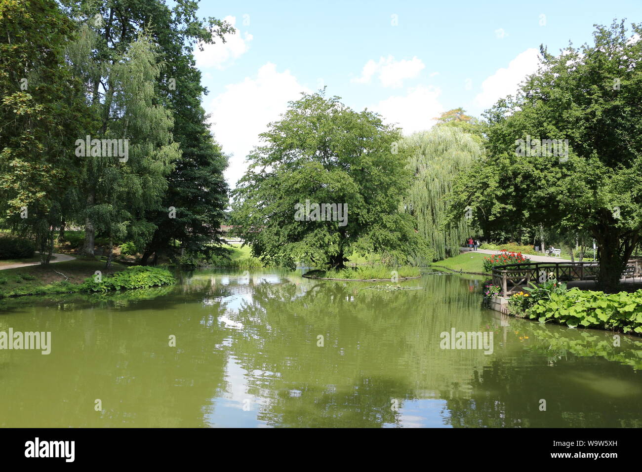 Kleiner Teich im Kurpark von Bad Nauheim in Hessen Stock Photo Alamy