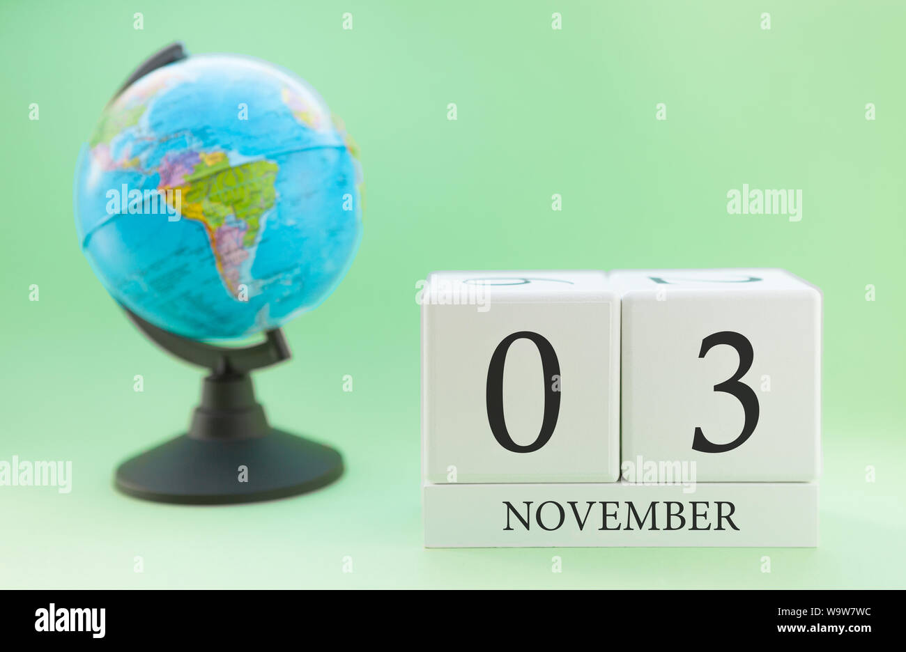 Calendar date 3 november hi-res stock photography and images ...