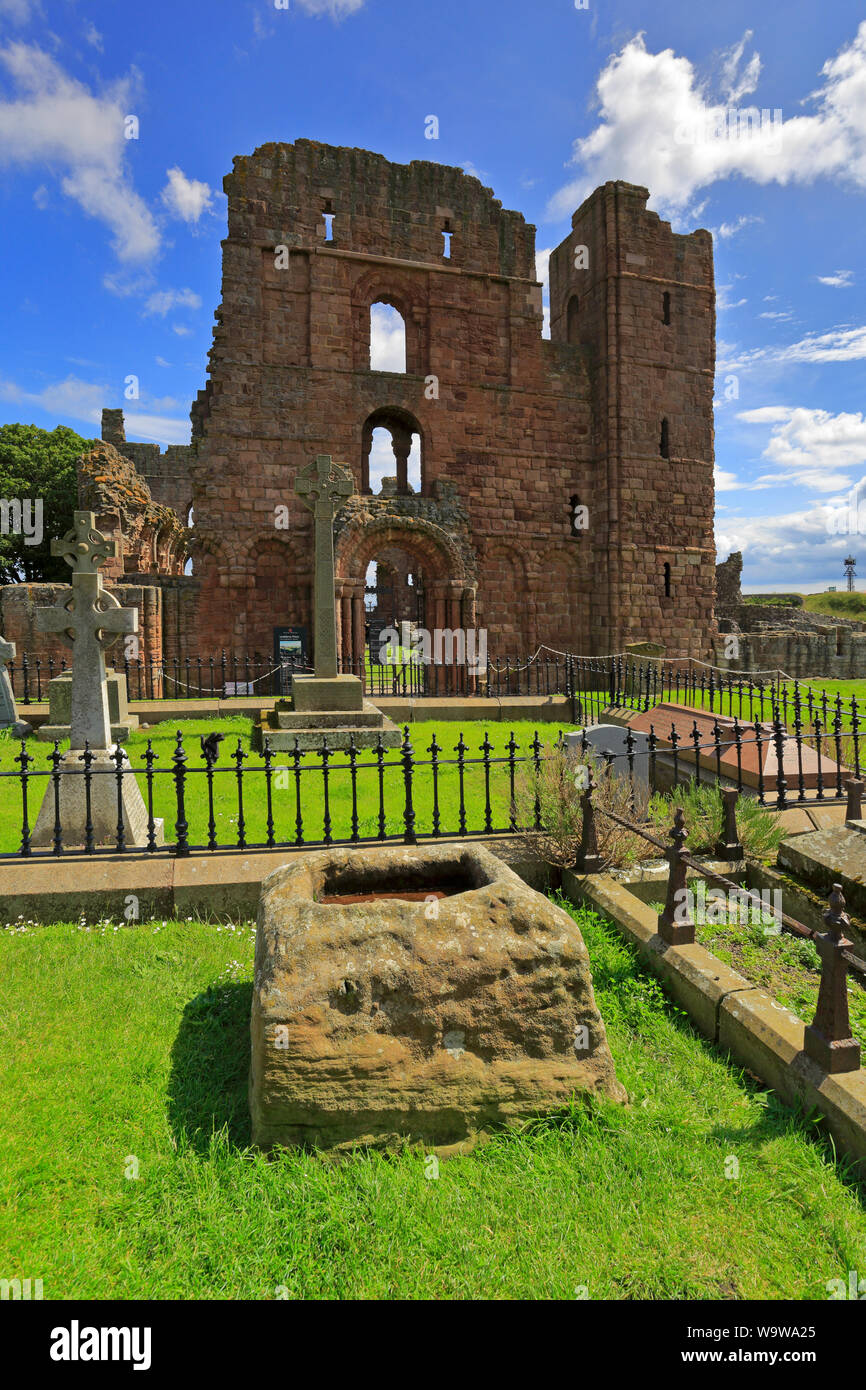 The ruins of Lindisfarne Priory, Holy Island, Lindisfarne, Northumberland, England, UK. Stock Photo