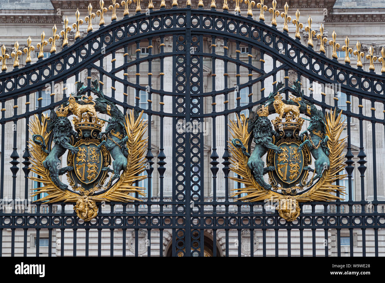 Royal crest on the gates of Buckingham Palace, London, England Stock Photo