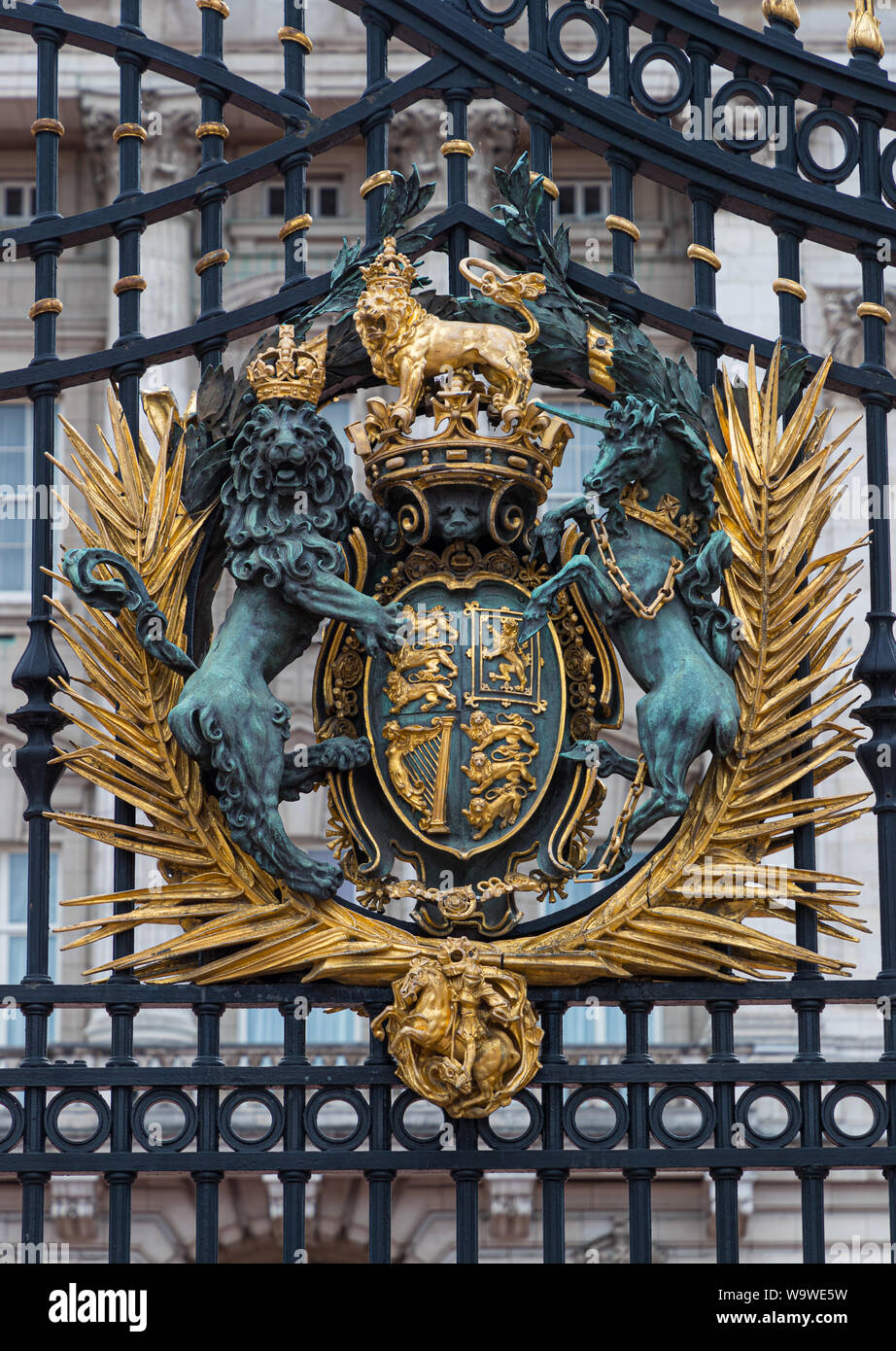 Royal crest on the gates of Buckingham Palace, London, England Stock Photo