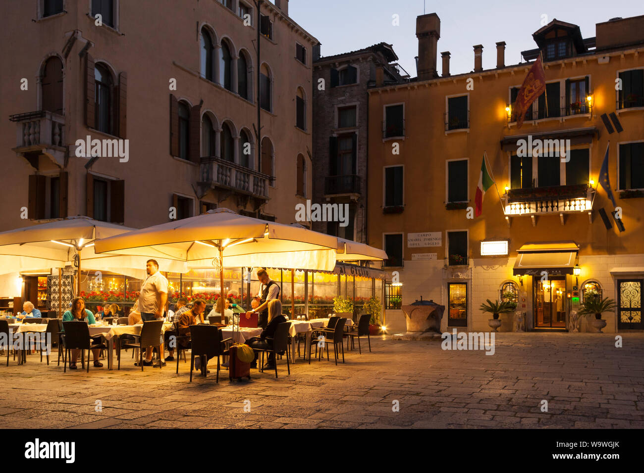 Tourists eating at Ristorante Al Giglio at night in Campo Santa Maria Zobenigo o del Giglio, San Marco, Venice, Veneto,  Italy Stock Photo
