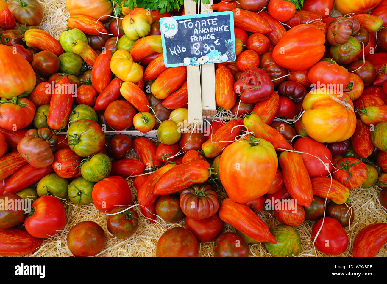 Crate of colorful organic heirloom tomatoes at the farmers market Stock ...