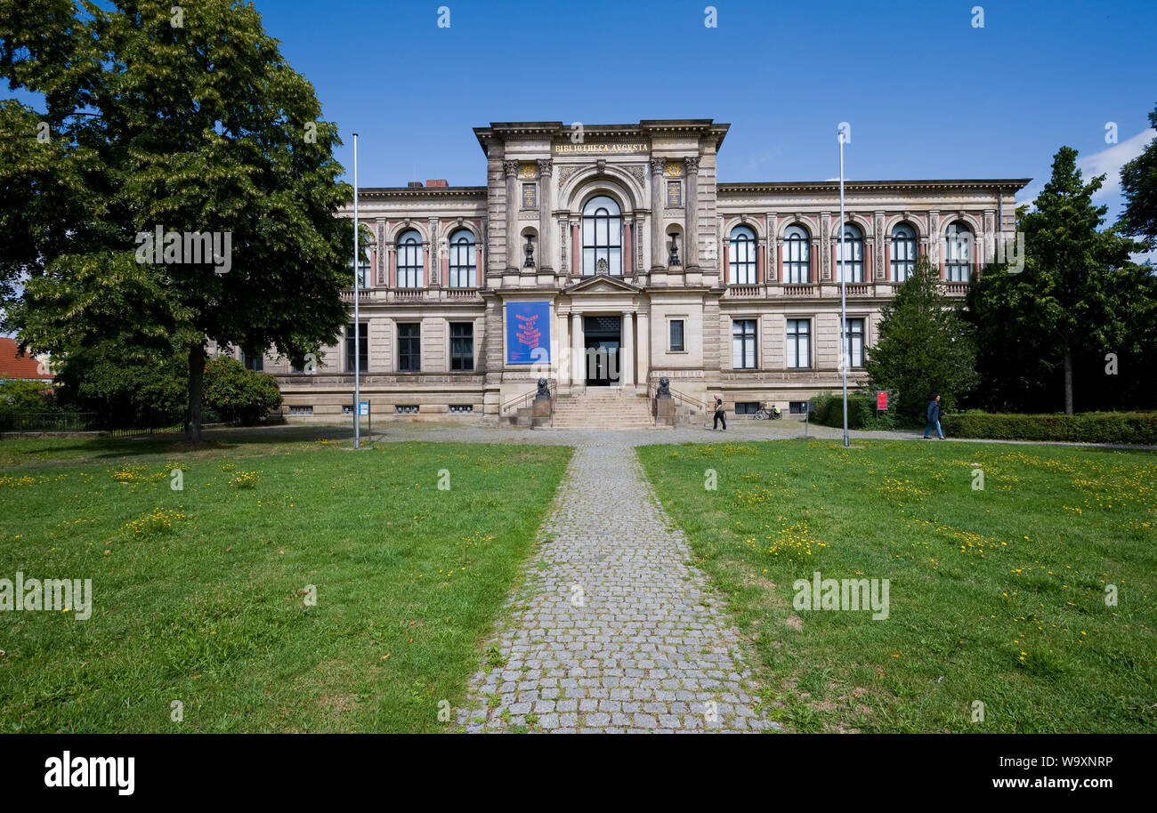 13 August 2019, Lower Saxony, Wolfenbüttel: Exterior view of the Herzog August Library. (to dpa 'work of art opens new views on venerable library') Photo: Julian Stratenschulte/dpa Stock Photo