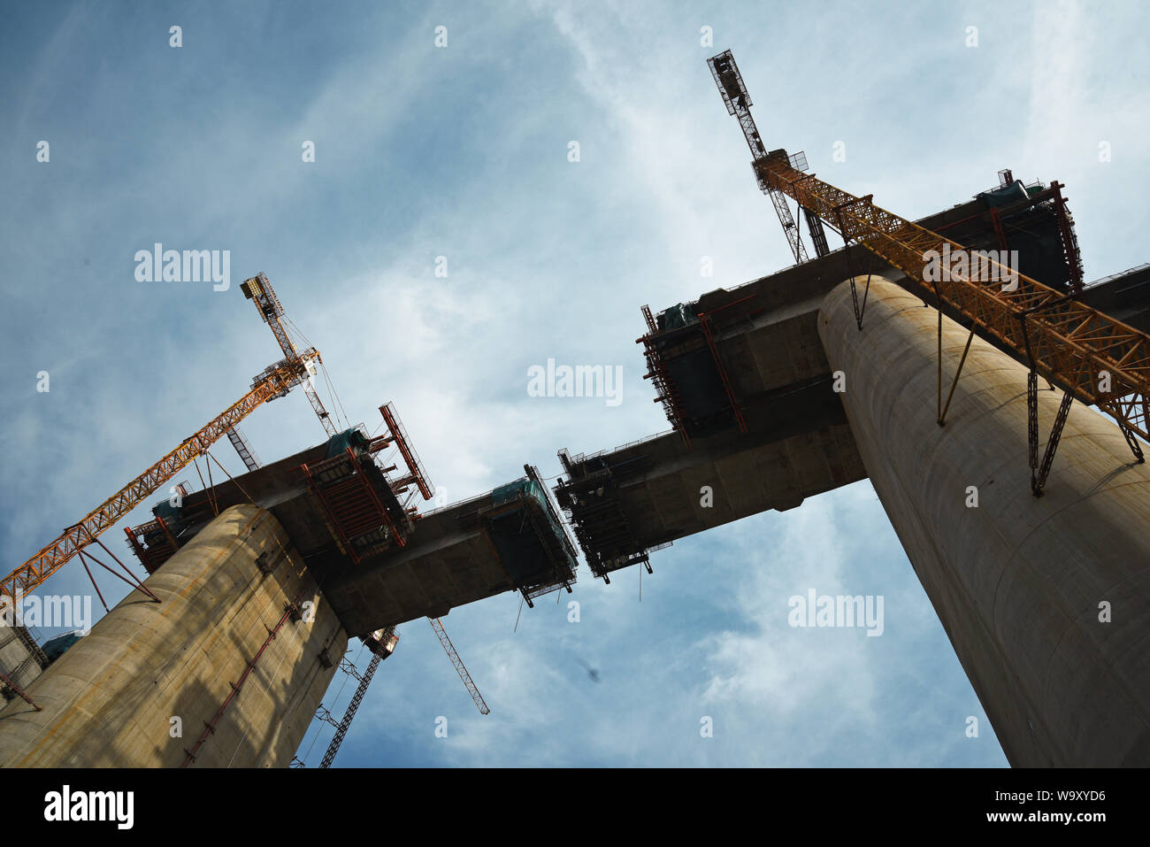 Bridge building crane hi-res stock photography and images - Alamy