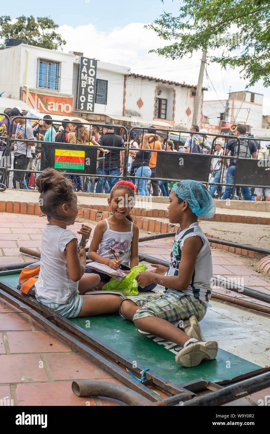 Cucuta, Norde De Santander, Colombia. 15th Aug, 2019. People seen carrying  luggage while walking over the Simon Bolivar bridge between Colombia and  Venezuela.Thousands of Venezuelans cross the Simon Bolivar Bridge into  Cucuta,