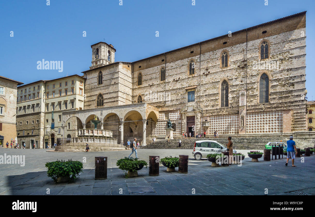 Piazza IV Novembre with view of Perugia Cathedral and the Fontana Maggiore fountain in the historical center of Perugia, Umbria, Italy Stock Photo
