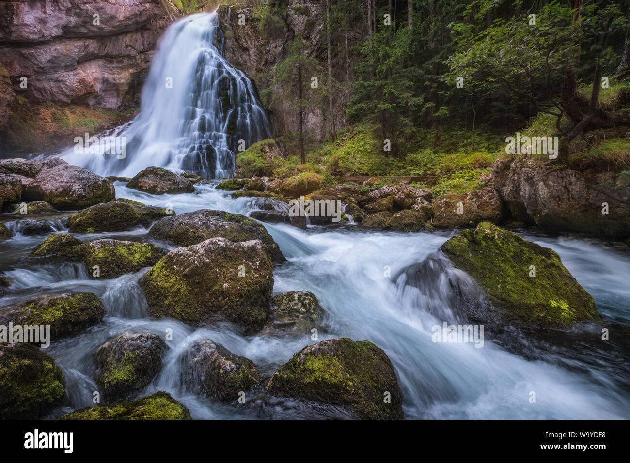 Scenic waterfall landscape hi-res stock photography and images - Alamy