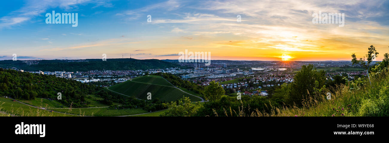 Beautiful sunset between buildings hi-res stock photography and images ...