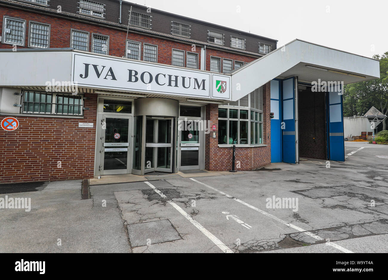 Bochum, Germany. 16th Aug, 2019. The correctional facility (JVA) in Bochum. First unnoticed, a prisoner of the JVA Bochum overcomes a five meter high prison wall on Thursday evening and flees on foot. With a large posse the police search in the Ruhr area for the prison escapee. Credit: Stephan Schütze/dpa/Alamy Live News Stock Photo