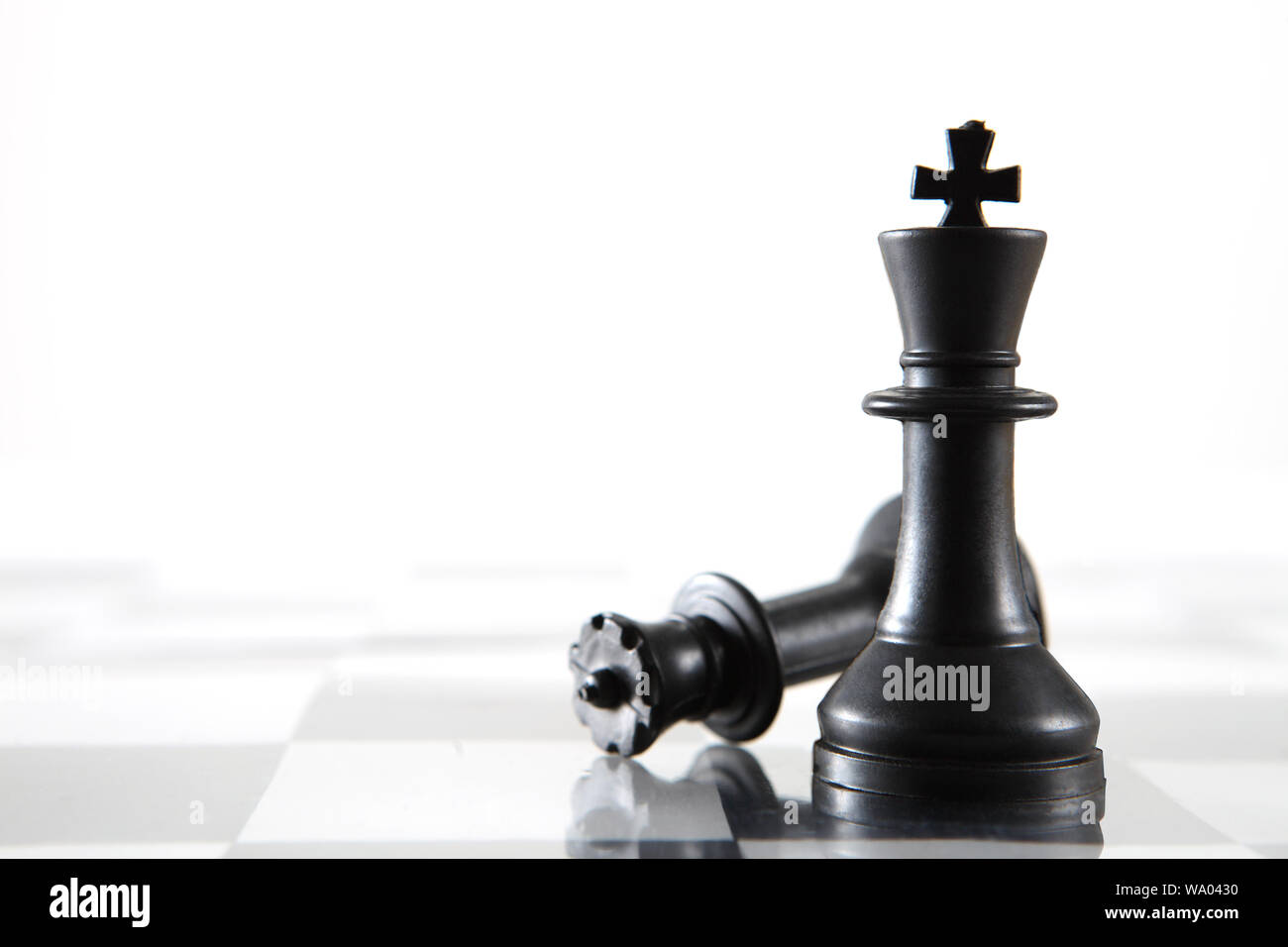 Chess king and queen hi-res stock photography and images - Alamy