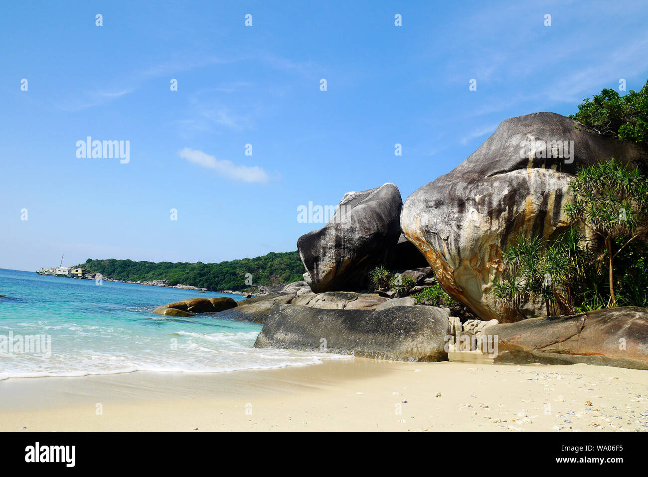 The topography of Boulder Island’s beaches is very reminiscent of the Seychelles  - Mergui Archipelago (Boulder Island, Island 115, Shark Island, Ba W Stock Photo