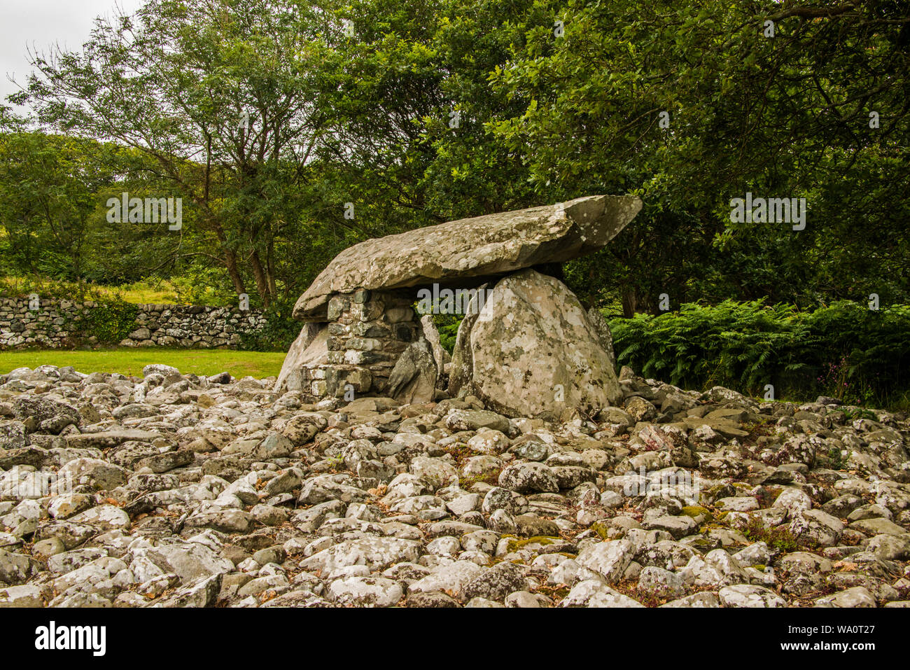 dyffryn-ardudwy-burial-chamber-stock-photo-alamy
