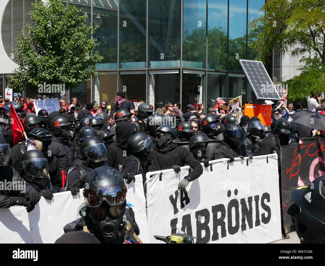 Antifa protest portland oregon hi-res stock photography and images - Alamy