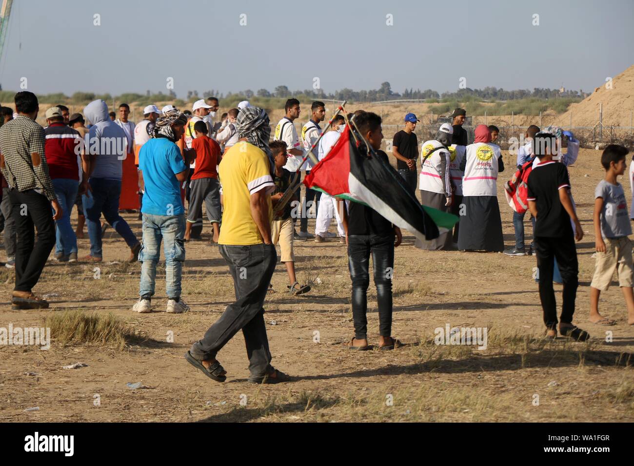 Khan Younis, Gaza Strip, Palestinian Territory. 16th Sep, 2019. Palestinian protesters clash with Israeli troops following the tents protest where Palestinians demand the right to return to their homeland at the Israel-Gaza border, in Khan Younis in the southern Gaza Strip, August 16, 2019 Credit: Mariam Dagga/APA Images/ZUMA Wire/Alamy Live News Stock Photo