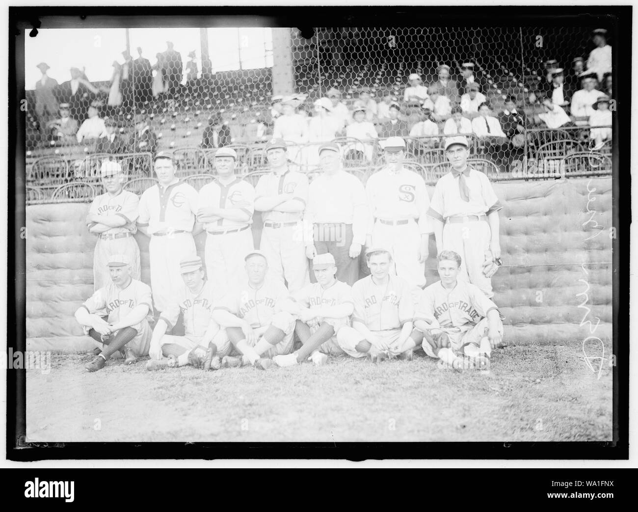 BASEBALL, CONGRESSIONAL. DEMOCRATS. STANDING: UNIDENTIFIED; KINKEAD OF NEW JERSEY; OLDFIELD OF ARKANSAS; WEBB OF NORTH CAROLINA; TOM REILLY OF CONNECTICUT; JIM McDERMOTT OF ILLINOIS; SCULLY OF NEW JERSEY; SEATED: UNIDENTIFIED; PAT HARRISON OF MISSISSIPPI; 2 UNIDENTIFIED; ELDER OF LOUISIANA; R.B. STEVENS Stock Photo