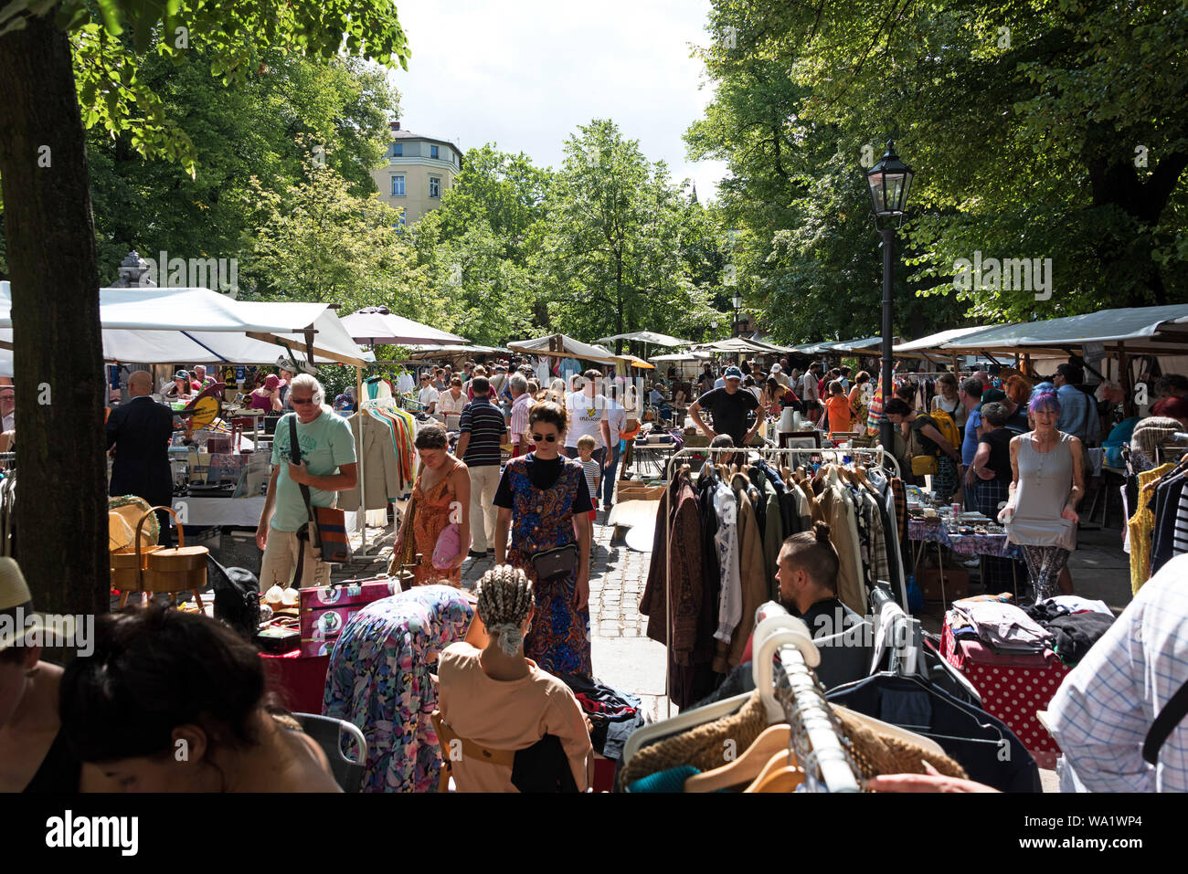 Sunday shoppers crowding the Arkonaplatz flea market, Berlin, Germany ...