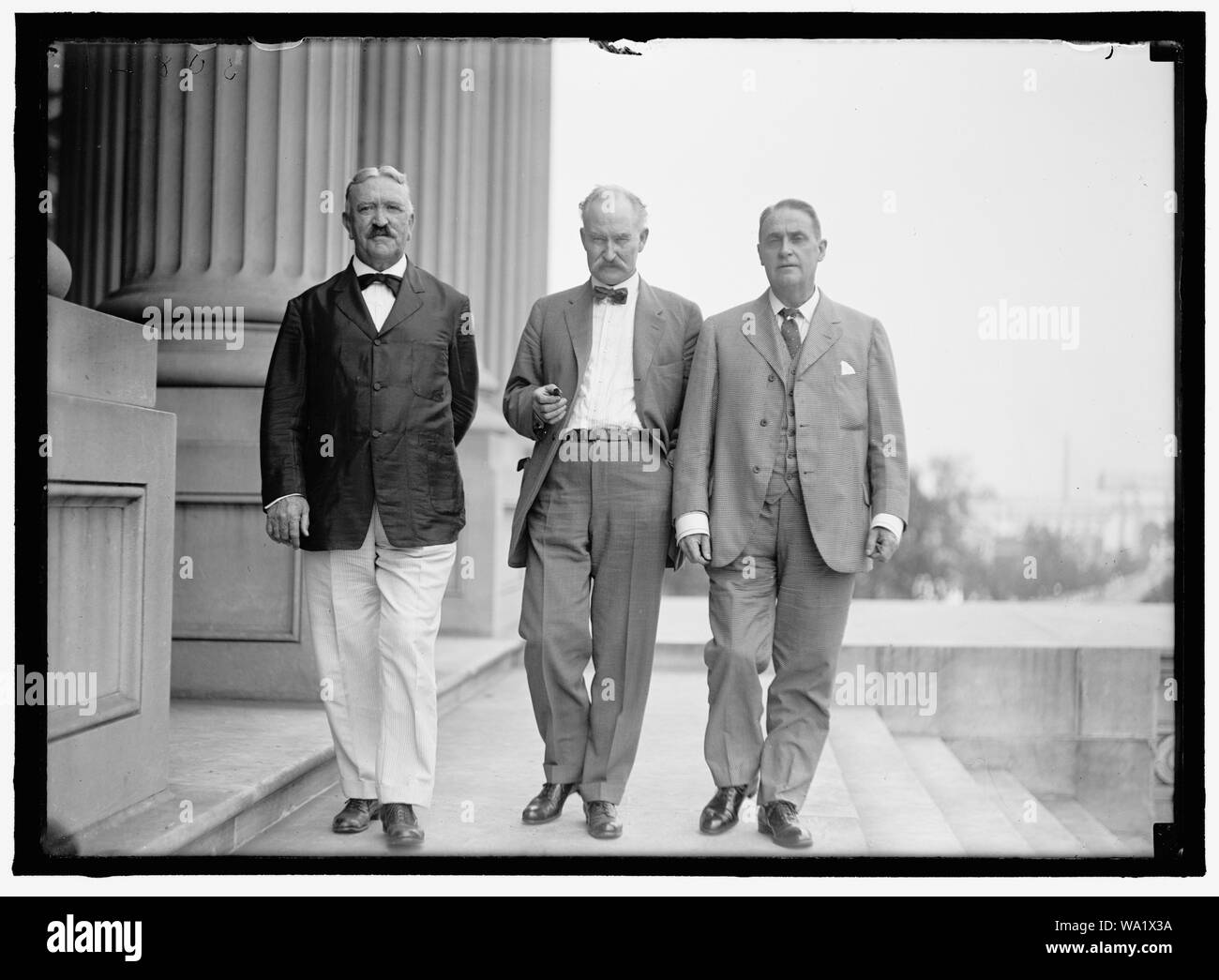 BRANDEGEE, FRANK BOSWORTH. REP. FROM CONNECTICUT, 1902-1905; SENATOR, 1905-1924. MARCUS SMITH, FALL, BRANDEGEE AT CAPITOL Stock Photo