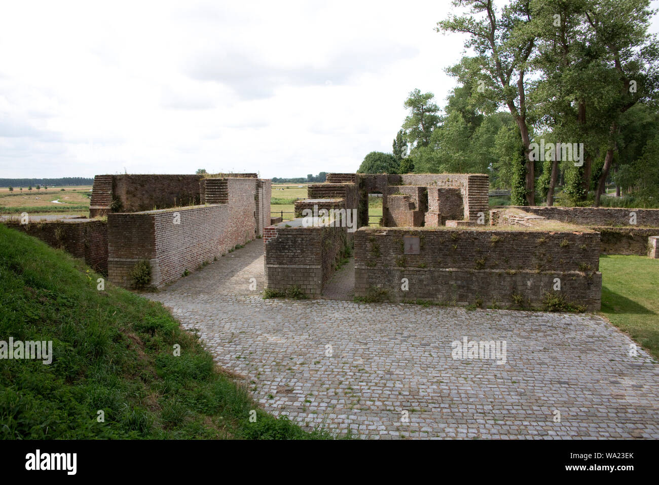 Reste des mittelalterlichen Westtor oder Brückentor, Sluis, Zeeland, Niederlande Stock Photo