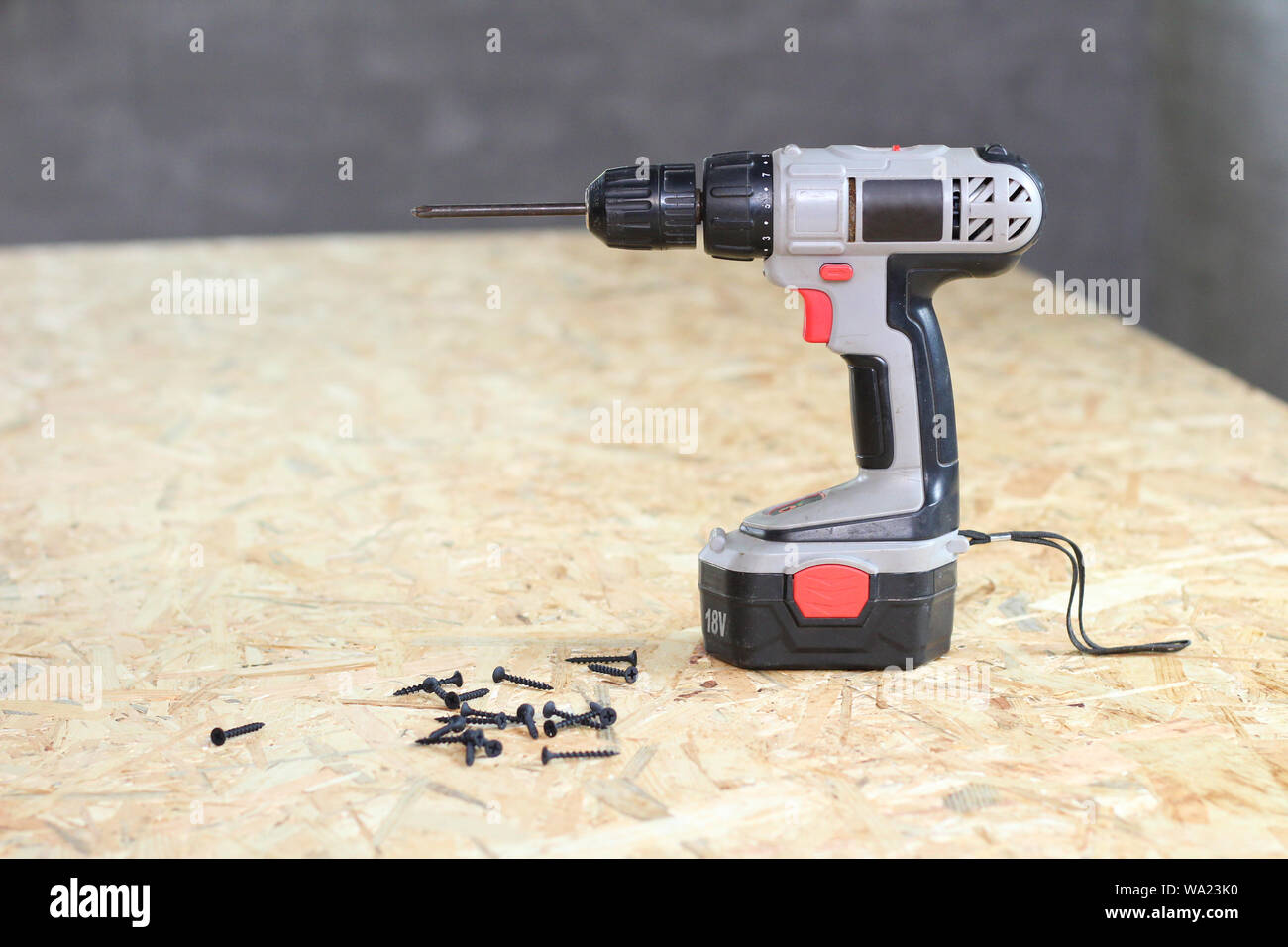 screwdriver and screws on osb plywood Stock Photo Alamy