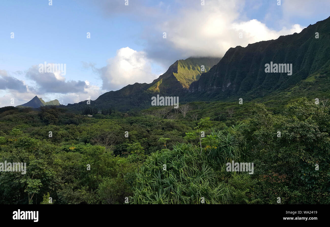 The amazing green landscape of the Koolau Mountain Range on Oahu, Hawaii Stock Photo