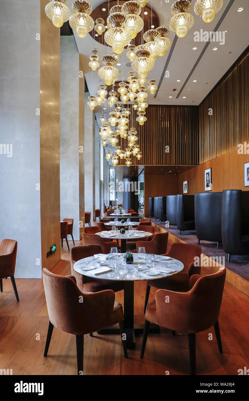 Fancy restaurant hi-res stock photography and images - Alamy