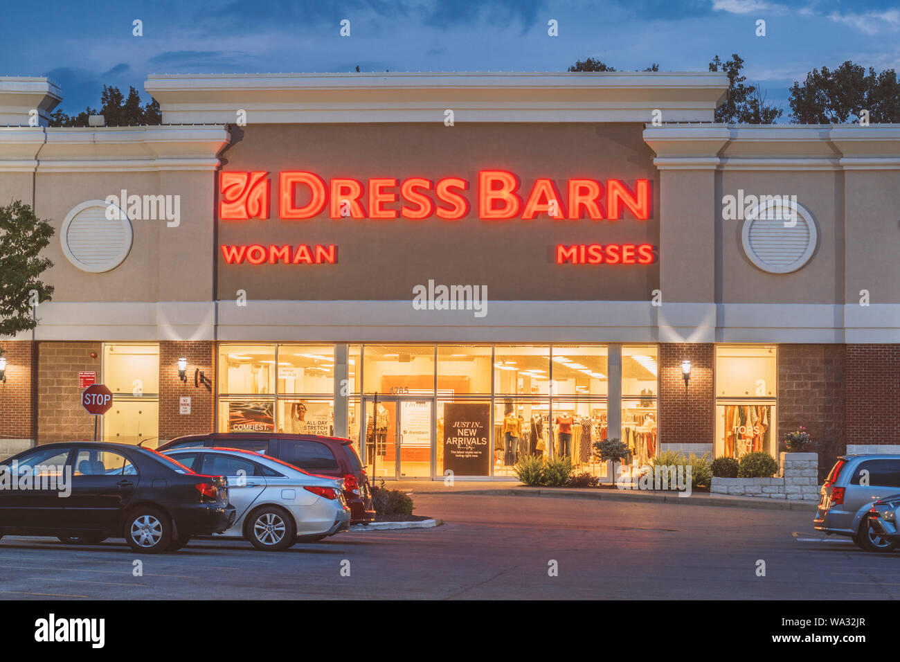 Dress barn clothing hi-res stock photography and images - Alamy