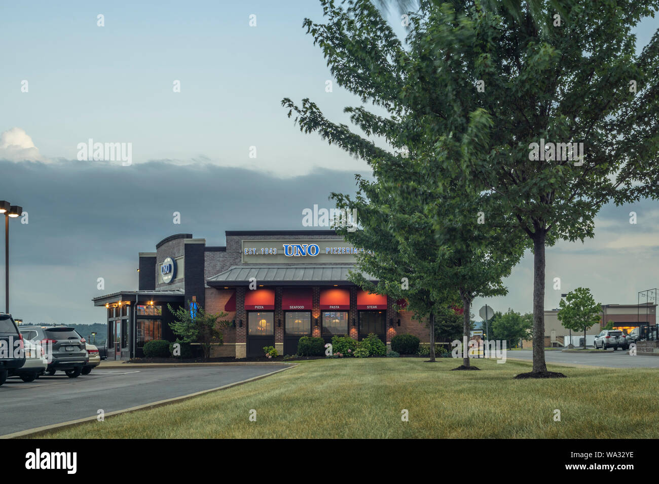 NEW HARTFORD, NEW YORK - AUG 16, 2019: Uno Pizzeria & Grill (formerly Pizzeria  Uno and Uno Chicago Grill), or more informally as Unos, is a franchised  Stock Photo - Alamy