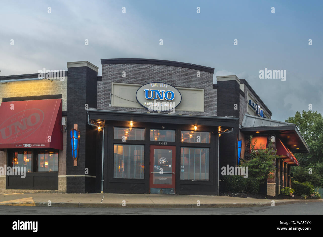 NEW HARTFORD, NEW YORK - AUG 16, 2019: Uno Pizzeria & Grill (formerly Pizzeria Uno and Uno Chicago Grill), or more informally as Unos, is a franchised Stock Photo