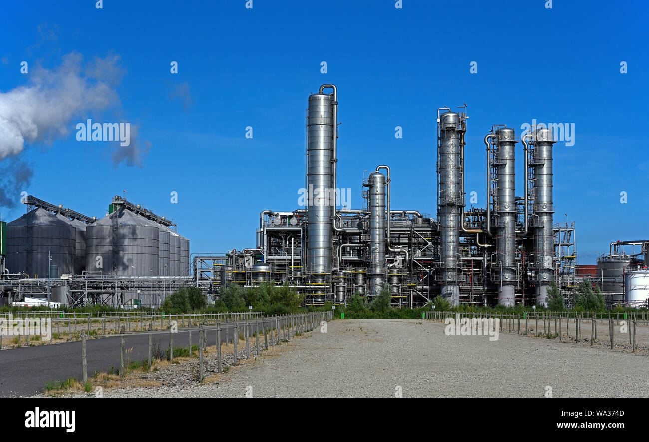 port of rotterdam, netherlands - 2019.08.08:  gunvor / kuwait petroleum refinery in europoort Stock Photo