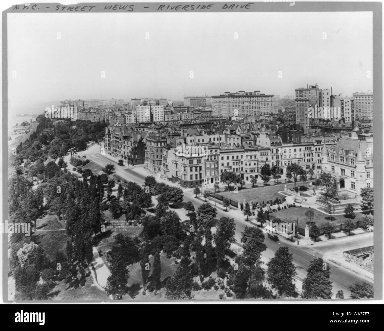Bird'seye view of Riverside Drive from 72nd St., New York City Stock