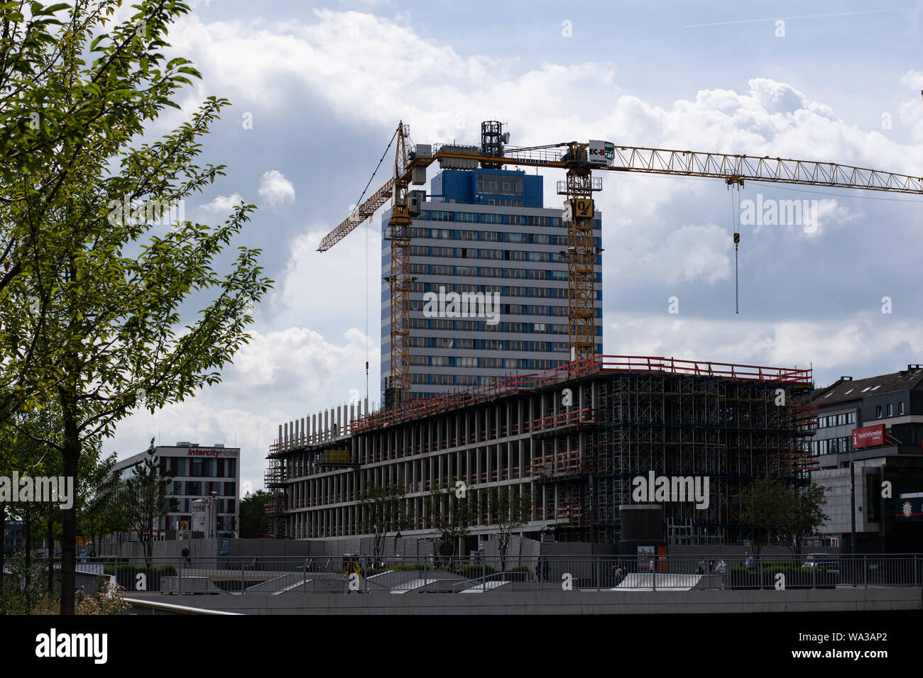 Im Bau befindliches Büro- und Geschäftshaus am Portsmouthplatz zwischen Königstraße, neuer Mercatorstraße und Hauptbahnhof. Stock Photo