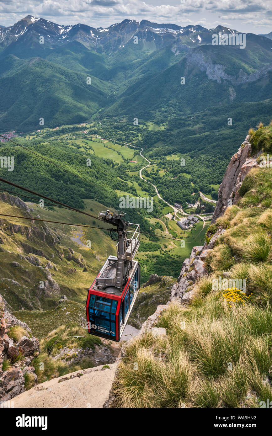 Cable car, view of Fuente De, view from Mirador del Cable, at upper station  of cable car, Picos de Europa, Cantabria, Spain Stock Photo - Alamy