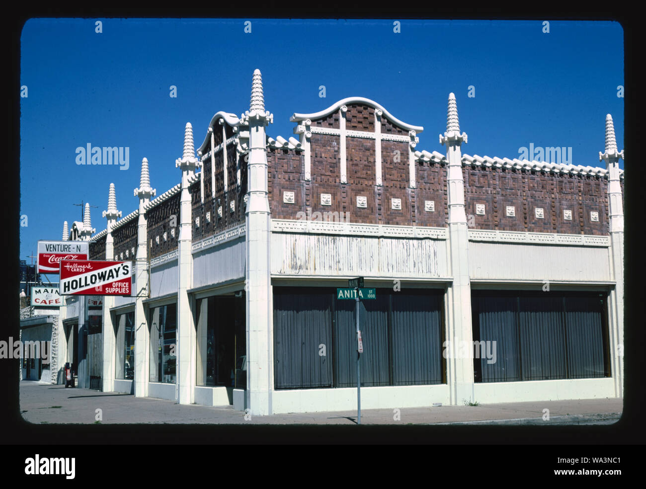 Blockfront hi-res stock photography and images - Alamy