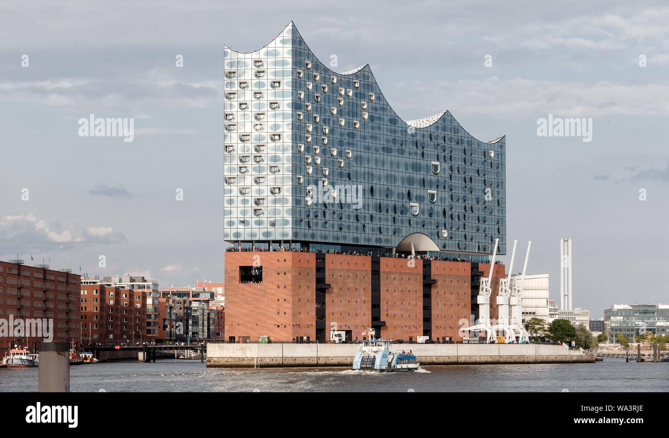 Hamburg, Germany. 14th Aug, 2019. The building of the Elbphilharmonie, seen  from the pier König der Löwen. Credit: Markus Scholz/dpa/Alamy Live News  Stock Photo - Alamy