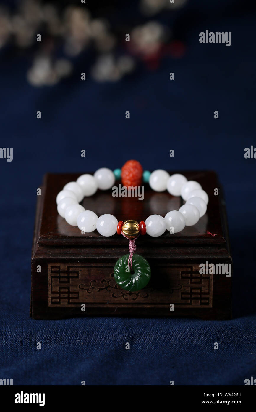 Jade string hi-res stock photography and images - Alamy