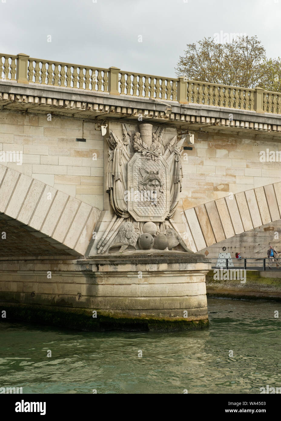 Paris bridge detail hi-res stock photography and images - Alamy