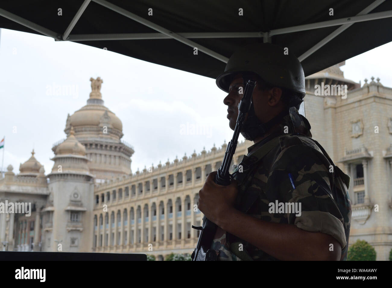 (190817) BANGALORE, Aug. 17, 2019 (Xinhua) An Indian paramilitary