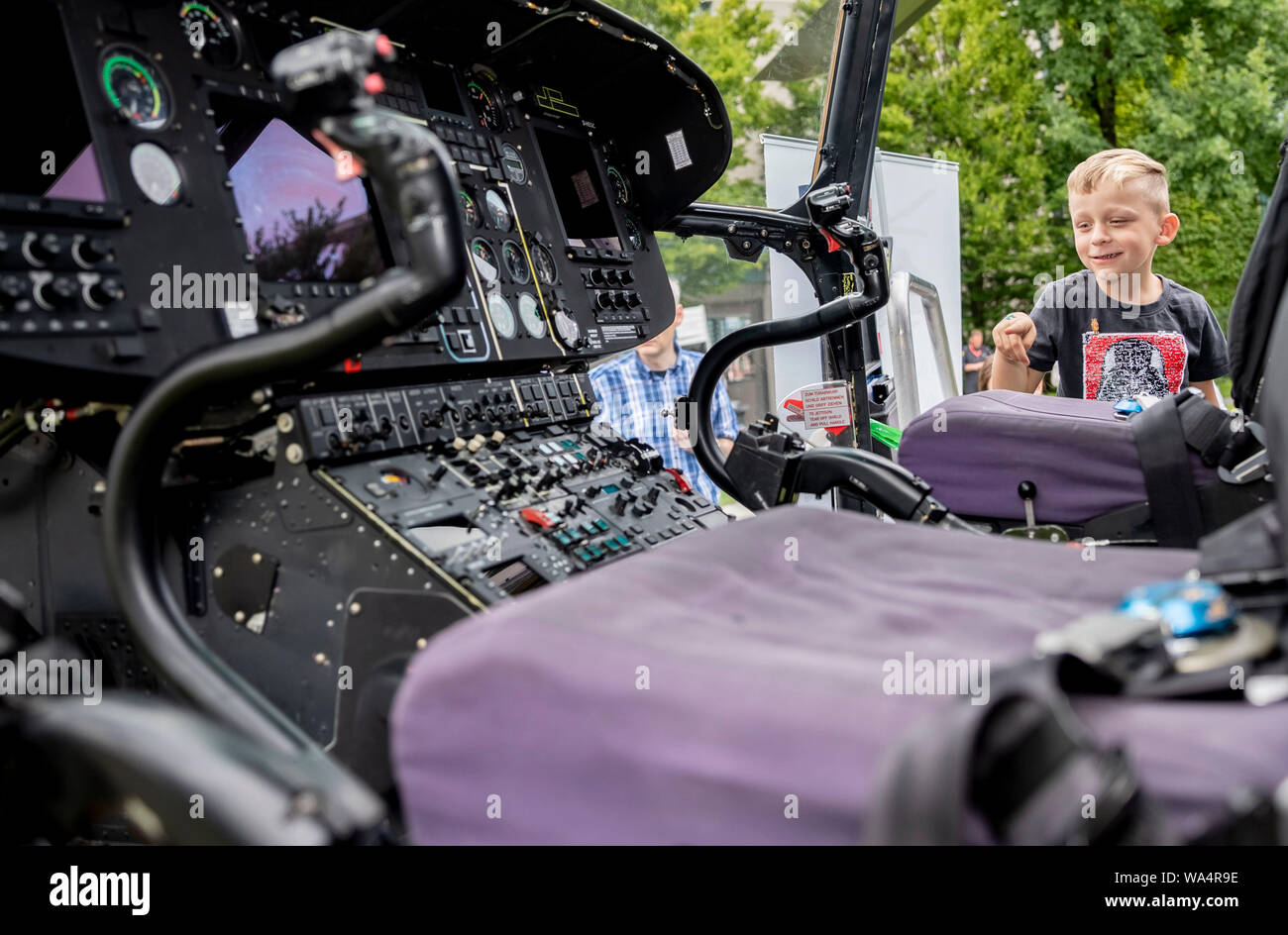 Berlin, Germany. 17th Aug, 2019. 5-year-old Luca looks at the cockpit of a government helicopter of the federal police at the federal government's open day in the garden of the Chancellor's Office. Under the motto 'Hello, Politics', the Federal Chancellery, the Federal Ministries and the Federal Press Office invite you to the 21st Open Day. (Father Martin Güde has agreed) Credit: Christoph Soeder/dpa/Alamy Live News Stock Photo