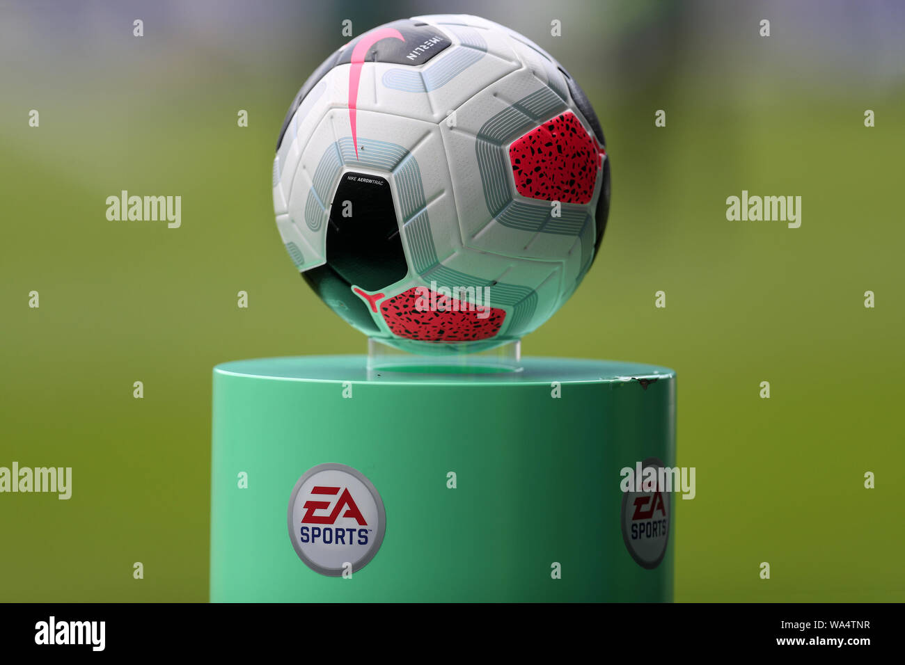 Nike merlin ball 2018 19 premier league hi-res stock photography and images  - Alamy