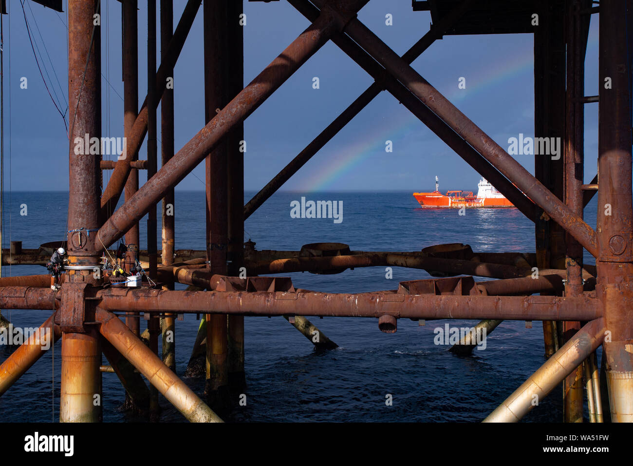 Oil rig camera hi-res stock photography and images - Alamy