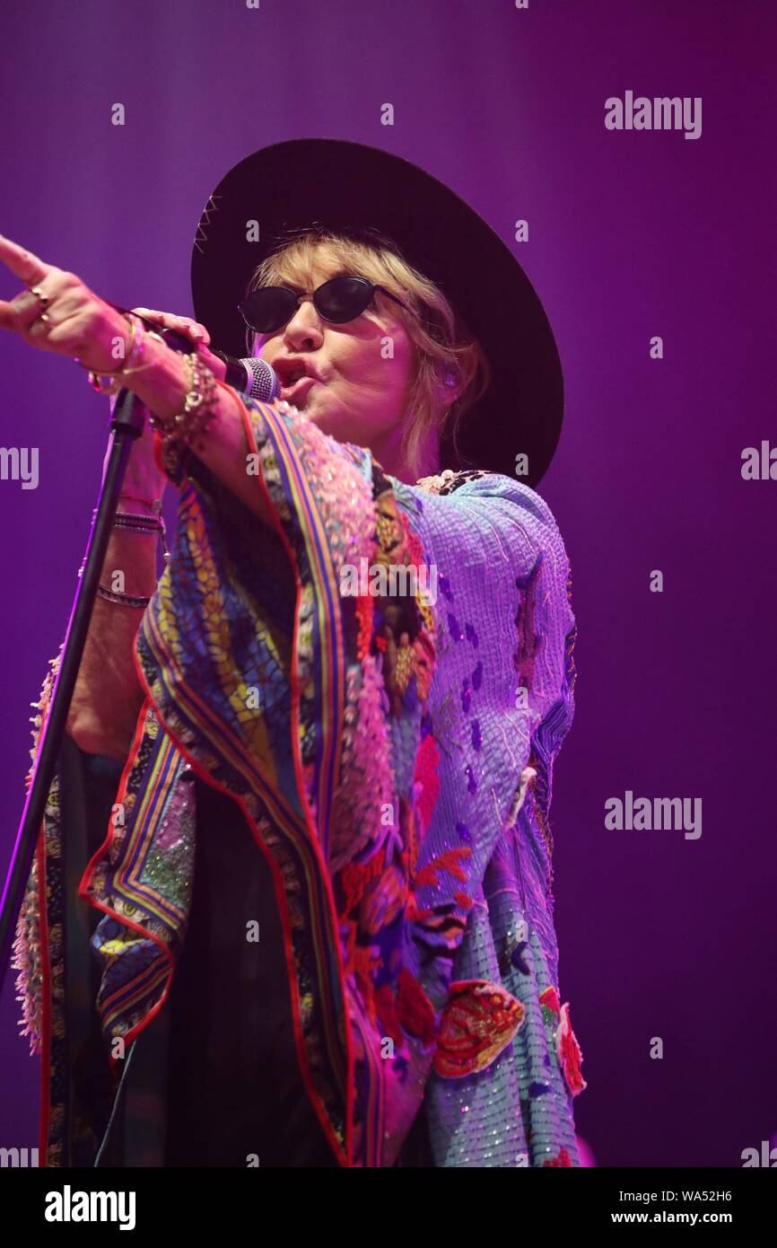 Lulu singer 2019 hi-res stock photography and images - Alamy