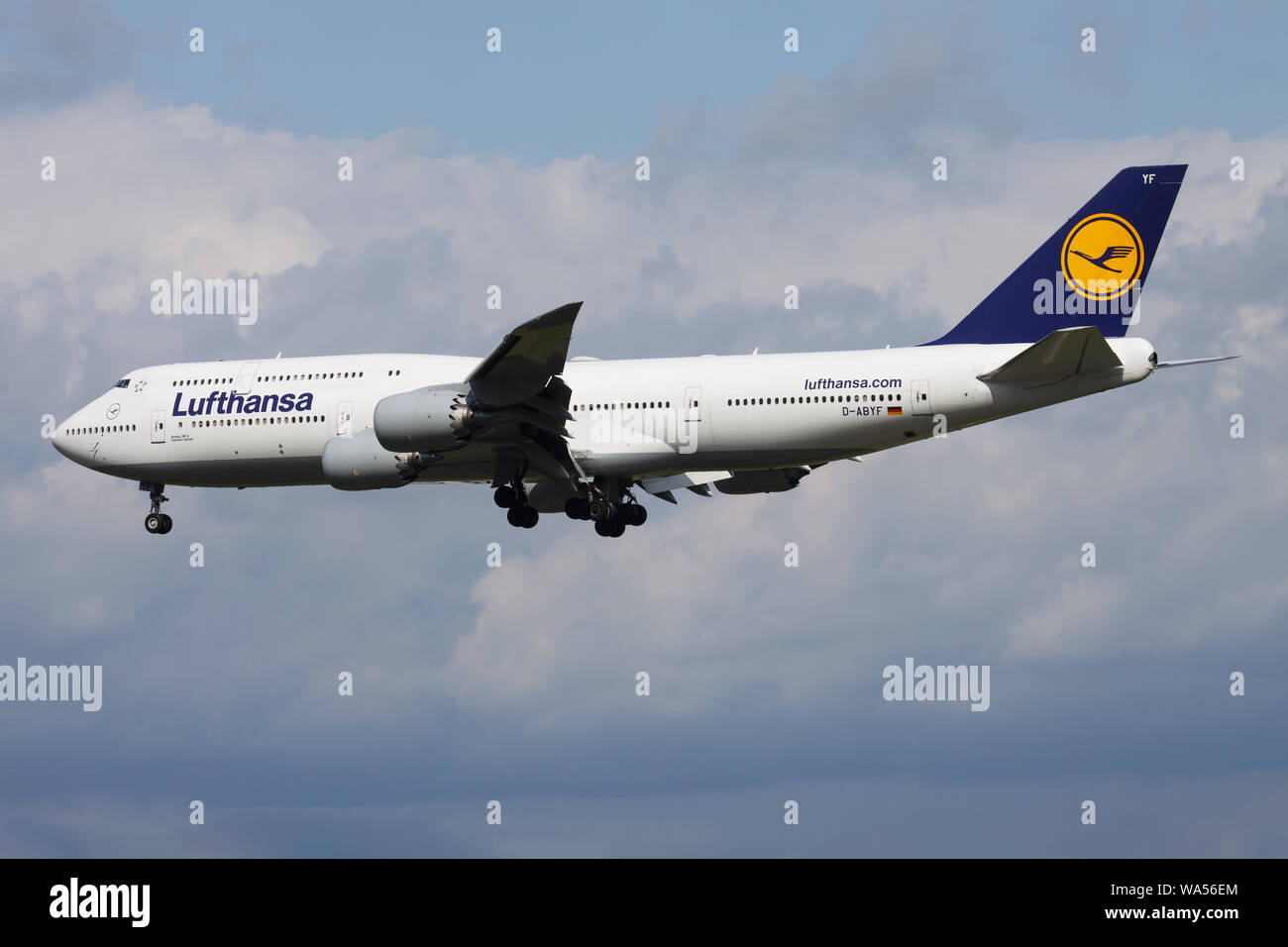 Lufthansa boeing 747 8 engine hi-res stock photography and images - Alamy