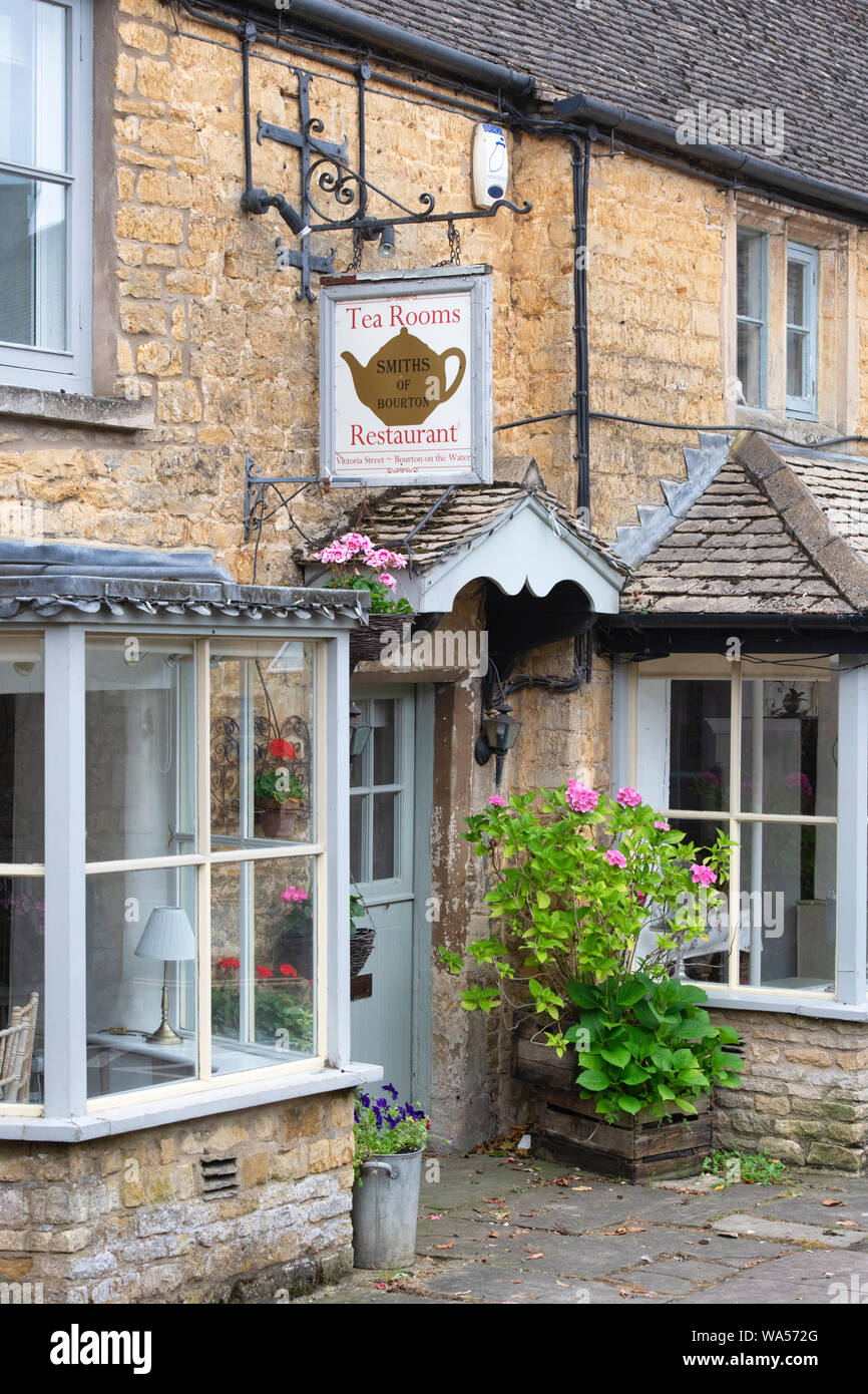 Smiths of Bourton Tea rooms. Bourton on the water. Cotswolds. Gloucestershire, England Stock Photo