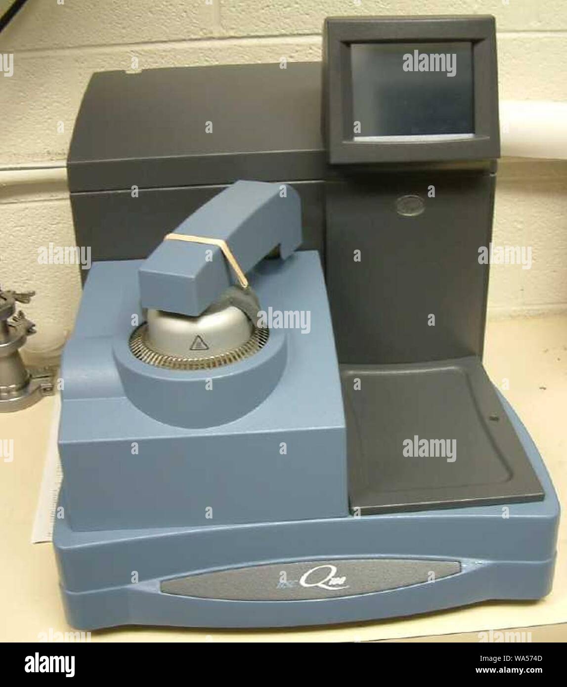 Differential scanning calorimeter hi-res stock photography and images ...